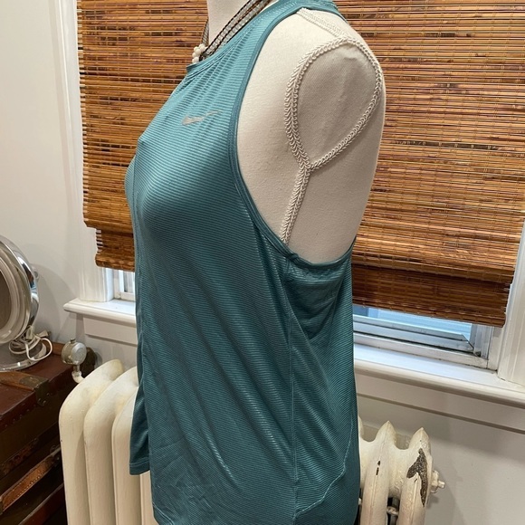 NIKE TANK TOP - Picture 2 of 5